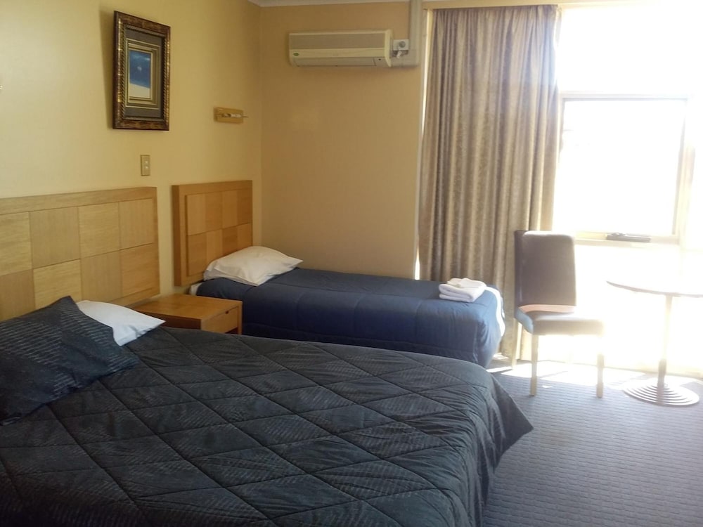 DESERT SAND MOTOR INN 7/25