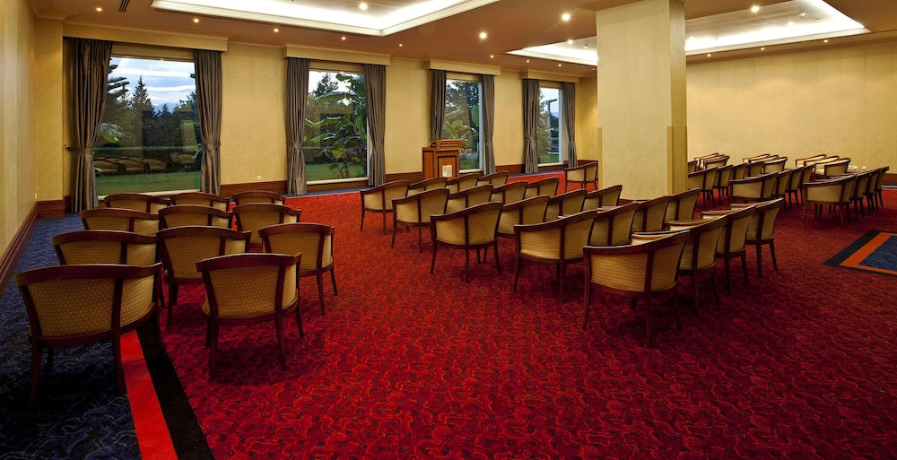 Ic Hotels Airport 57/69