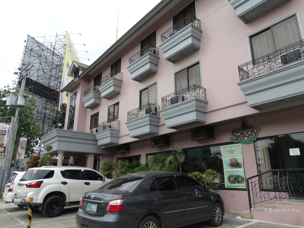 Casa Leticia Business Inn 52/57