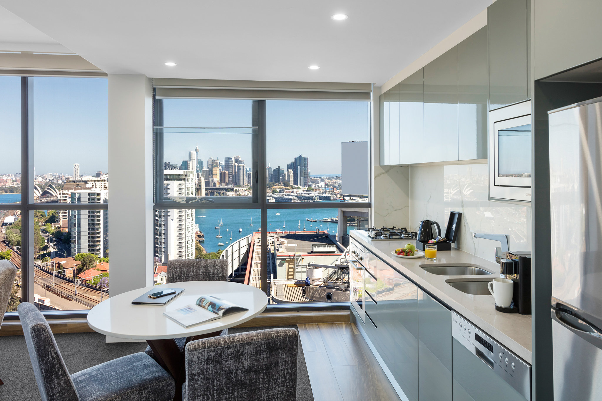 Meriton North Sydney 10/18