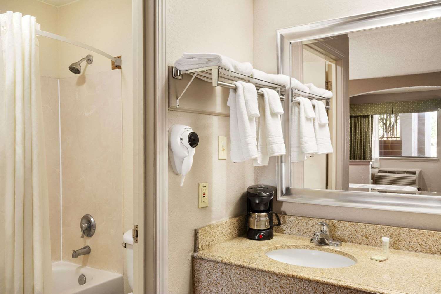 Staywell Suites Baton Rouge 5/5