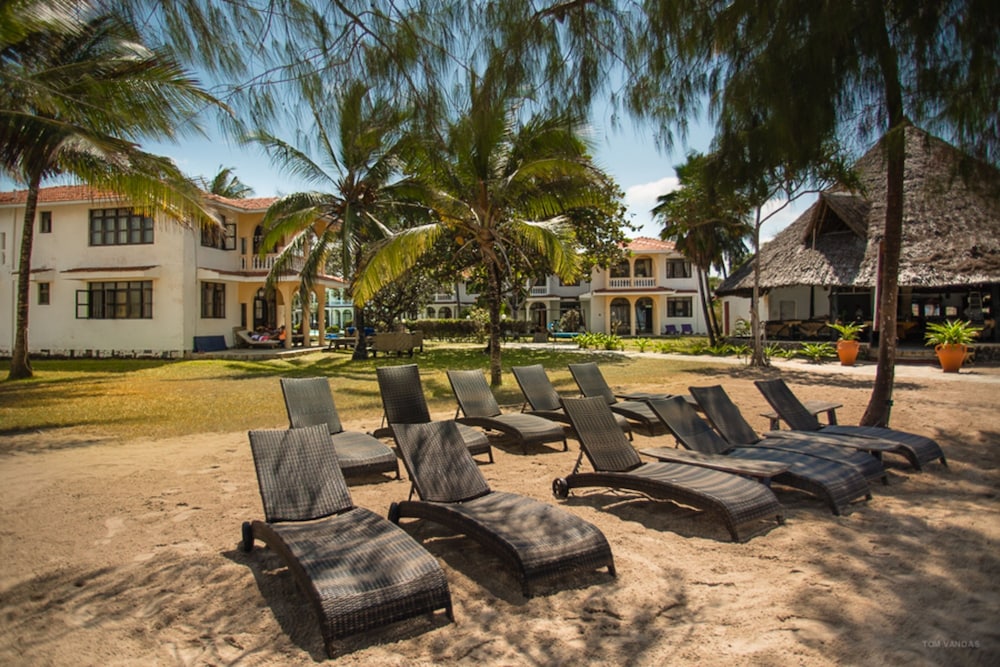 Bahari Dhow Beach Villas 58/61