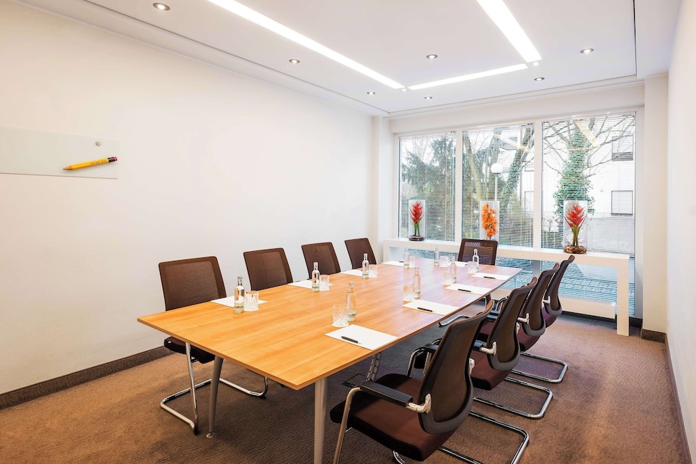 Lindner Hotel Dusseldorf Airport, part of JdV by Hyatt 69/75