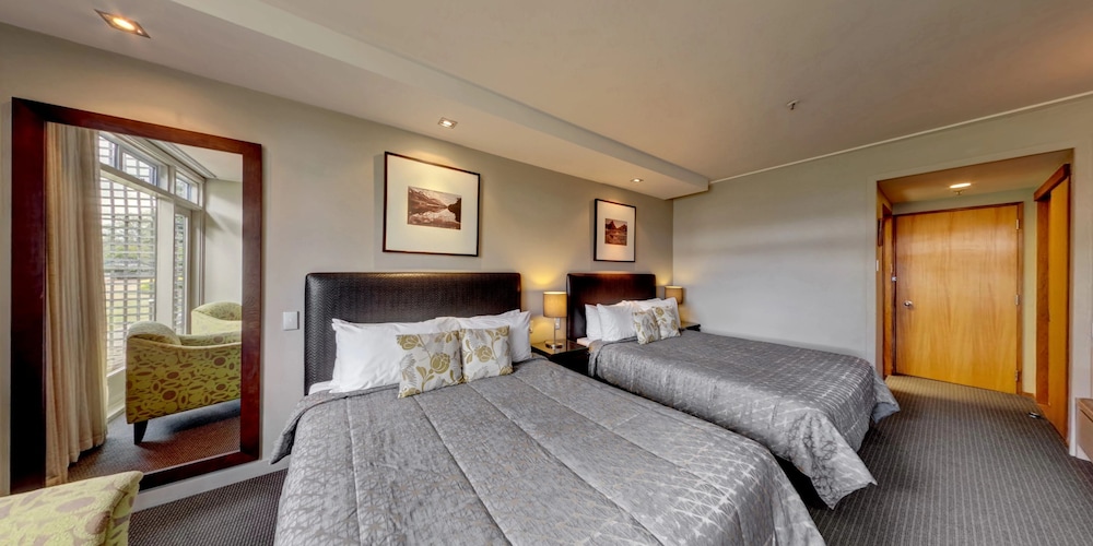 Distinction Te Anau Hotel and Villas 19/68