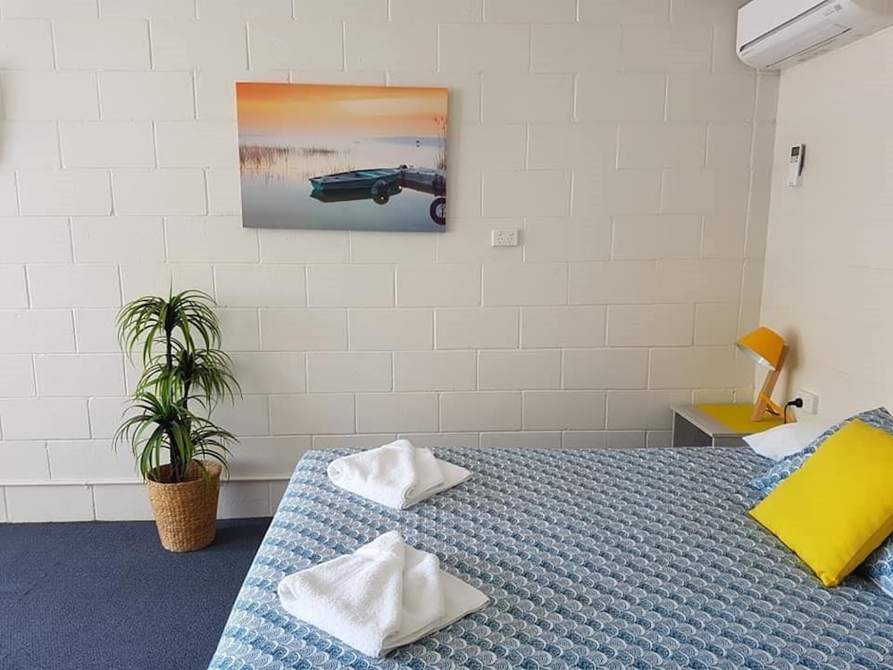 TOP SPOT MOTEL 36/70