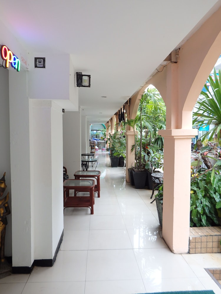 Boomerang Inn 34/50