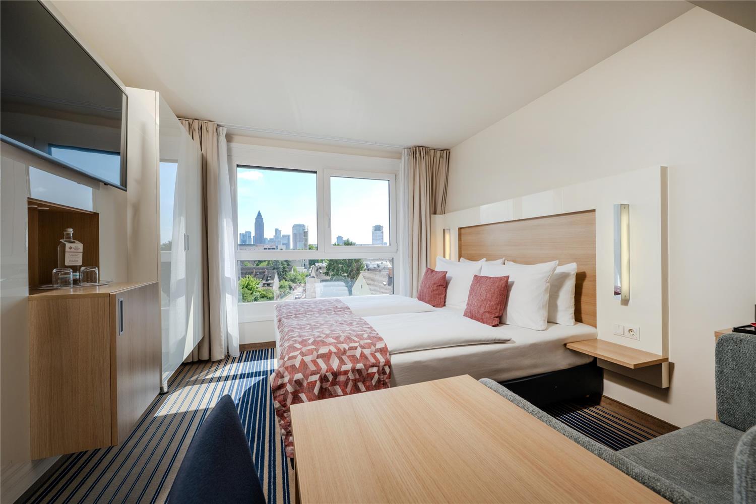 Super, Twin Beds