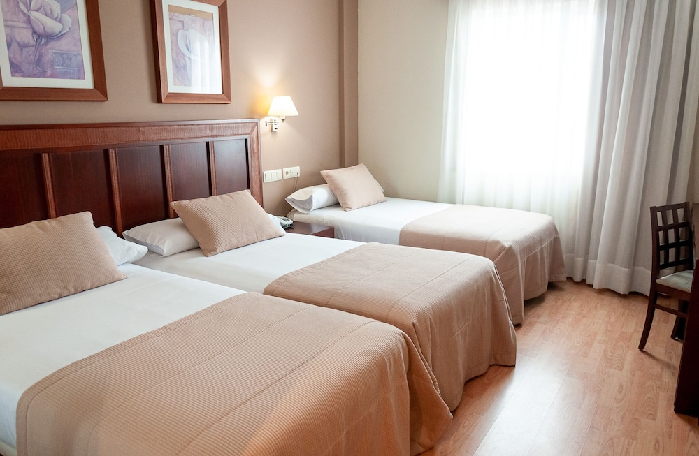 ROOM, TRIPLE