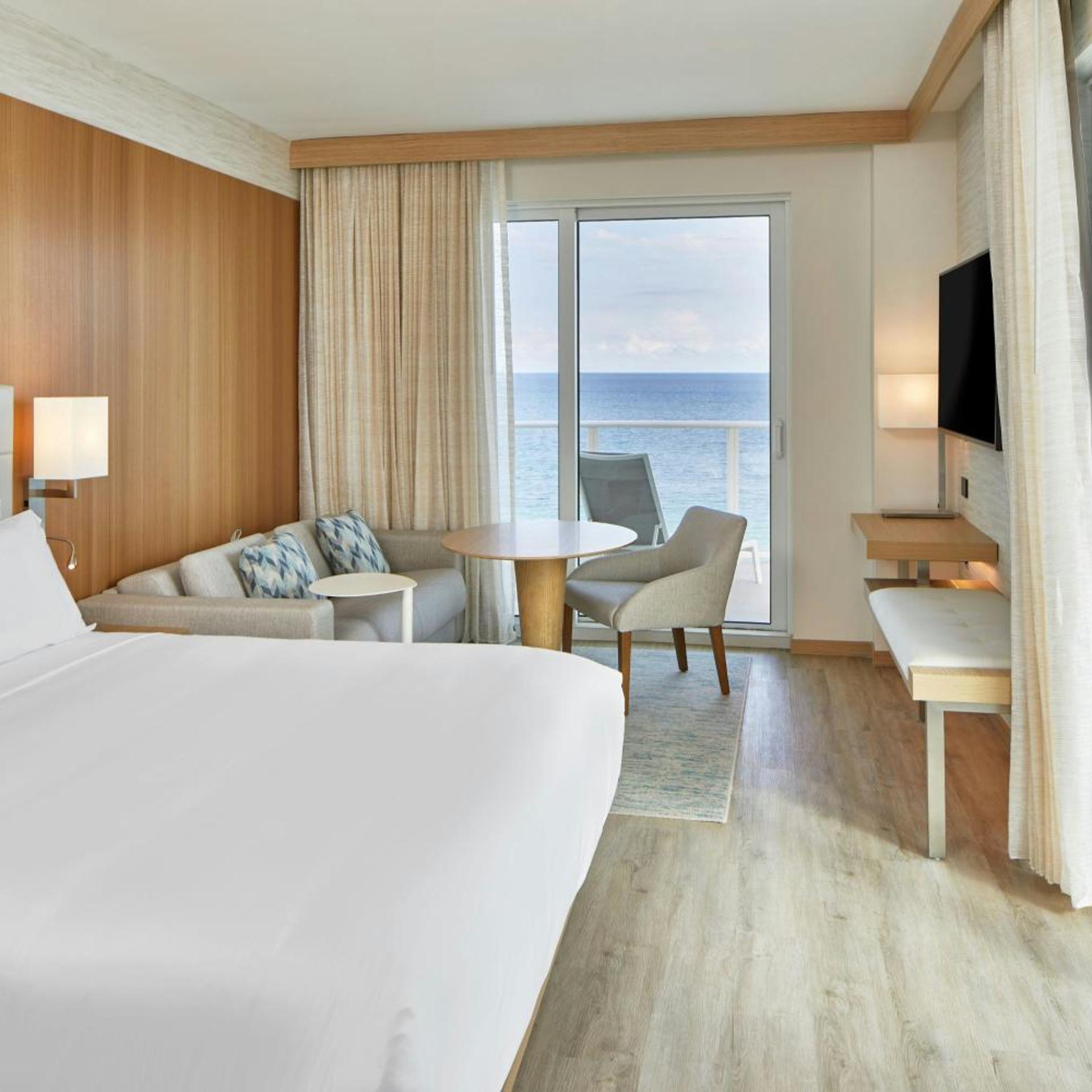 Room, King Bed, Ocean Front, Sofa, Wraparound Balcony