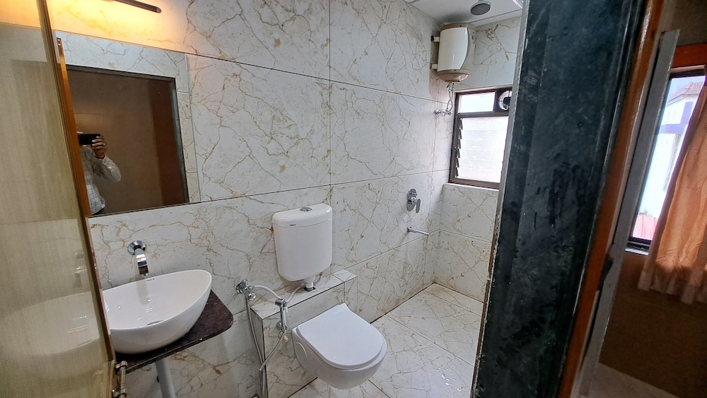 Hotel Dhruv Palace 44/47