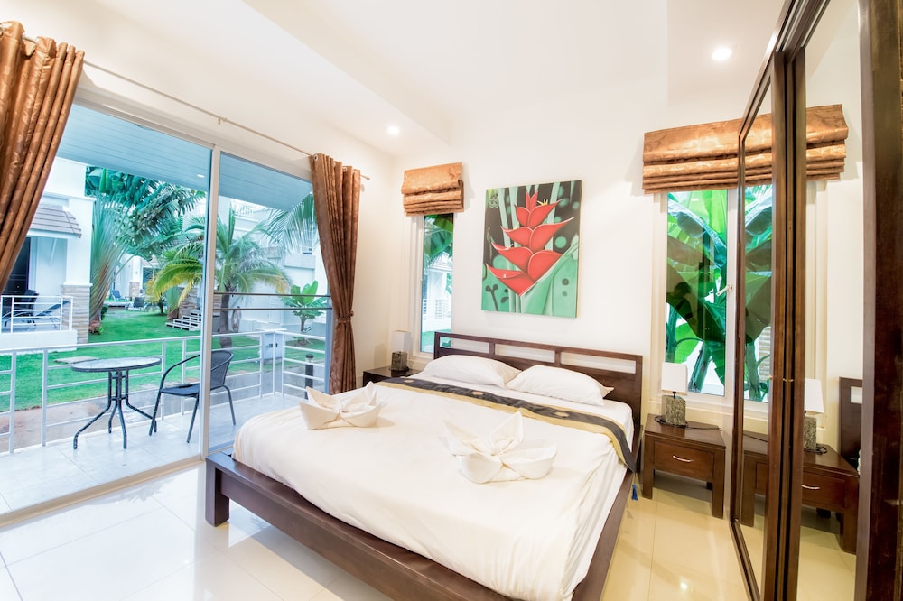2 BEDROOMS, EXECUTIVE, VILLA, POOL SIDE