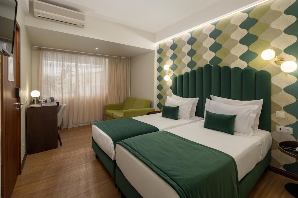 FAMILY, DOUBLE OR TWIN BED