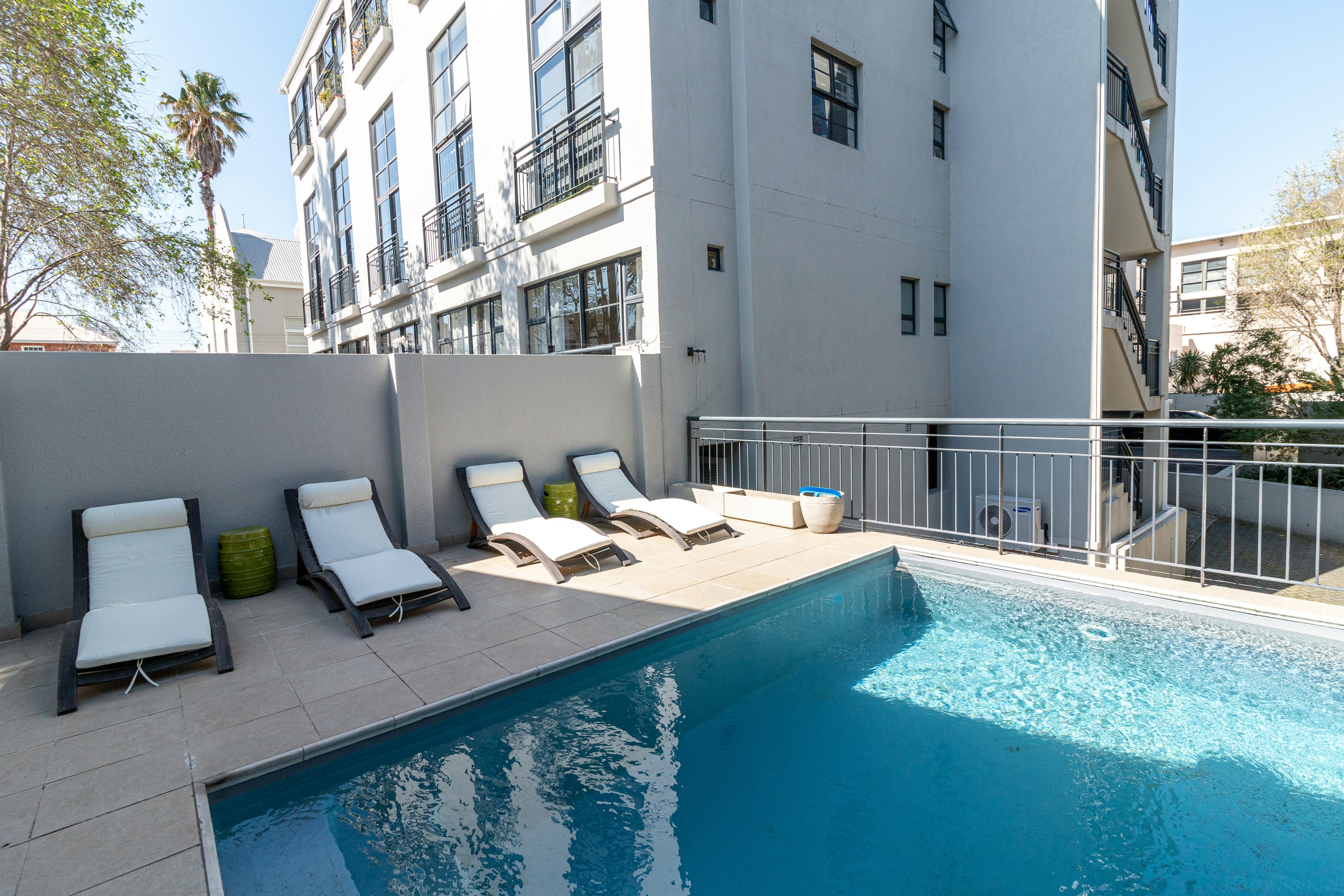 Hippo Boutique Hotel 52/53