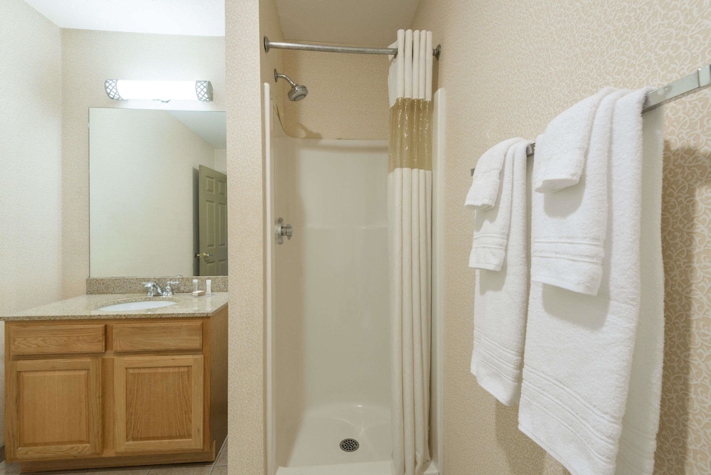 Howard Johnson By Wyndham Springfield 17/31