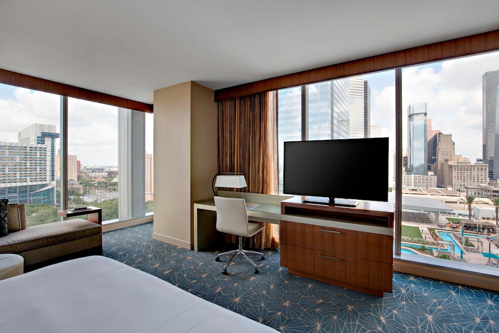 MARRIOTT MARQUIS HOUSTON 46/65