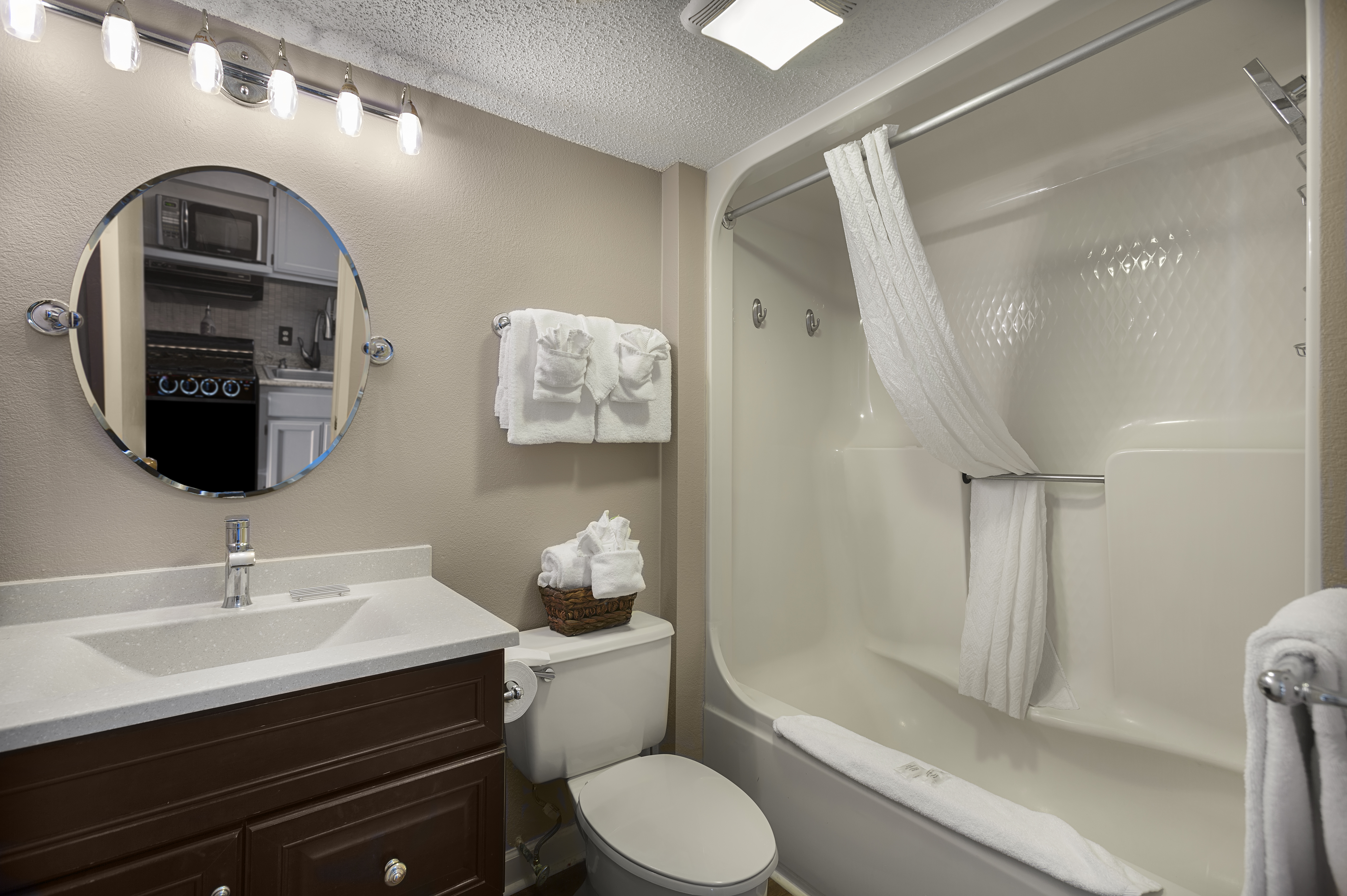 1 Bedroom, Pinnacle, Deluxe, Suite, Queen Bed, Ocean View, Compass Cove Resort 3/3