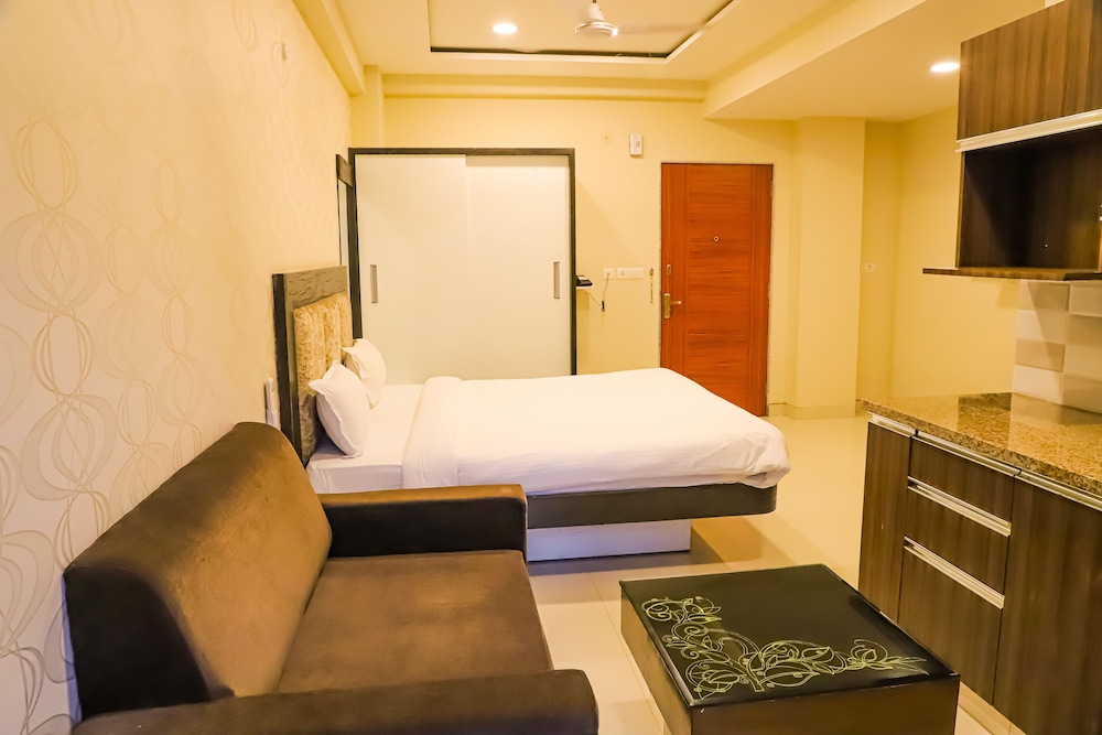 Hotel Shri Radha Nikunj Vrindavan 7/17