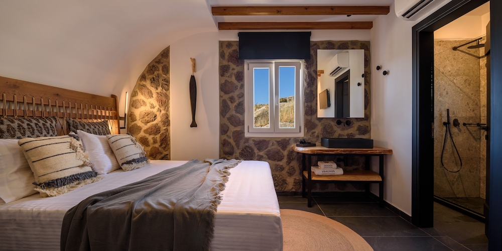 VRACHOS SUITES MYKONOS 18/75