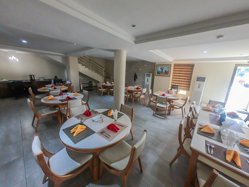 Maxbe Continental Hotel 21/33