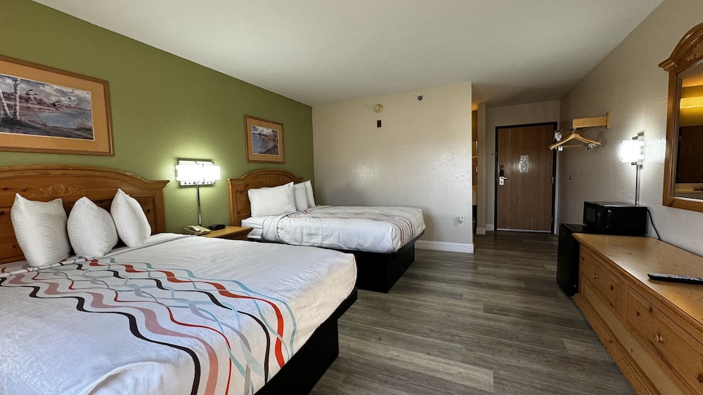 Regency Inn And Suites 17/51