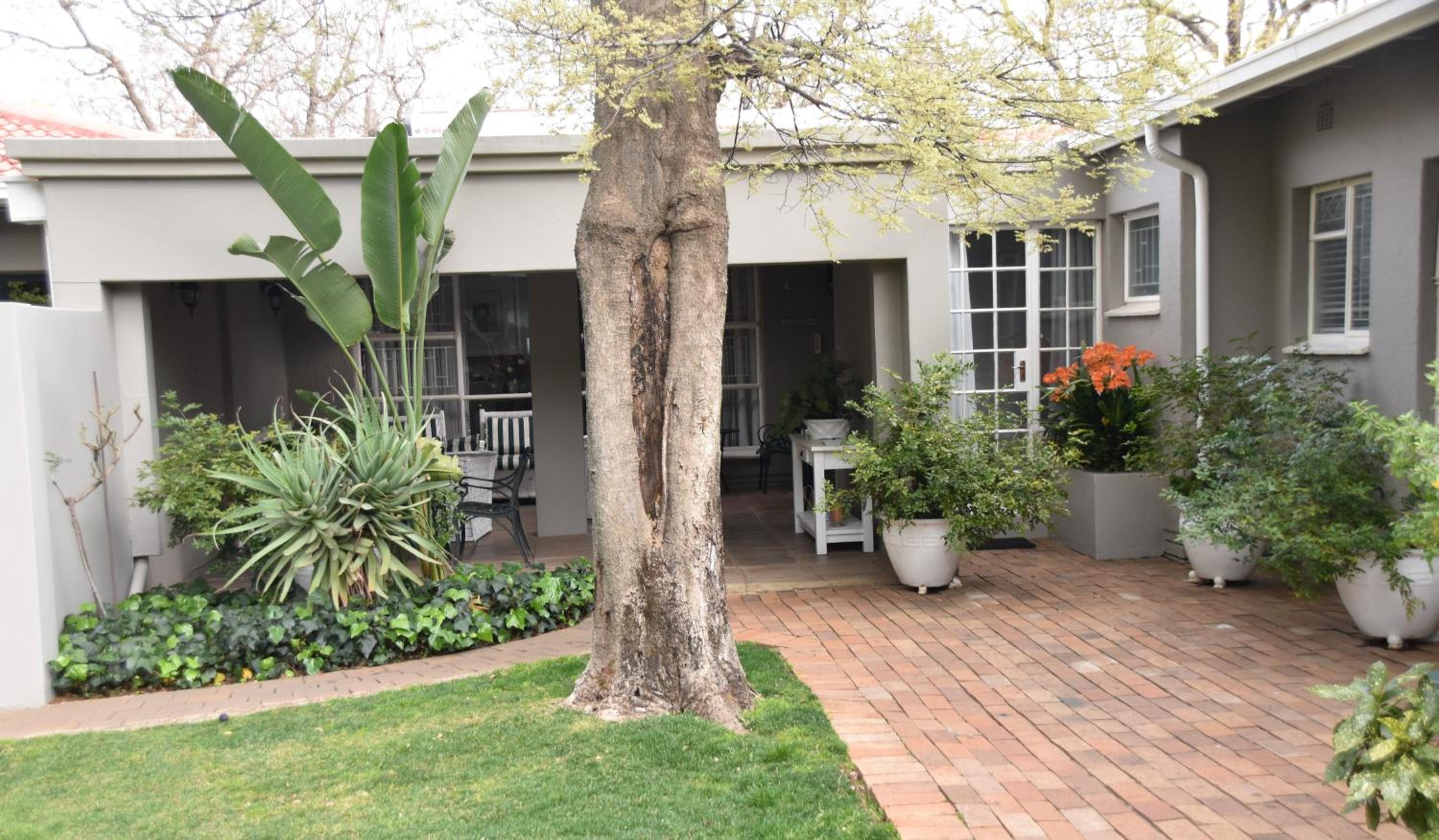 Rosebank Lodge by Claires 40/46