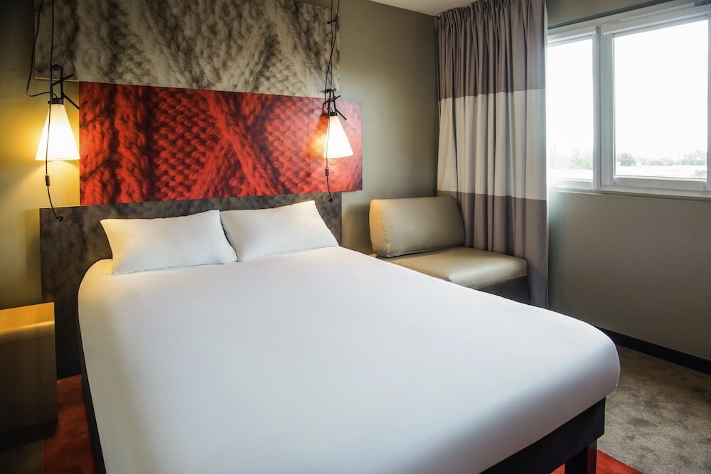 Ibis Lyon Carre De Soie 10/62