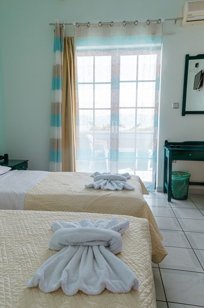Hotel-Mistral Aegina 9/50
