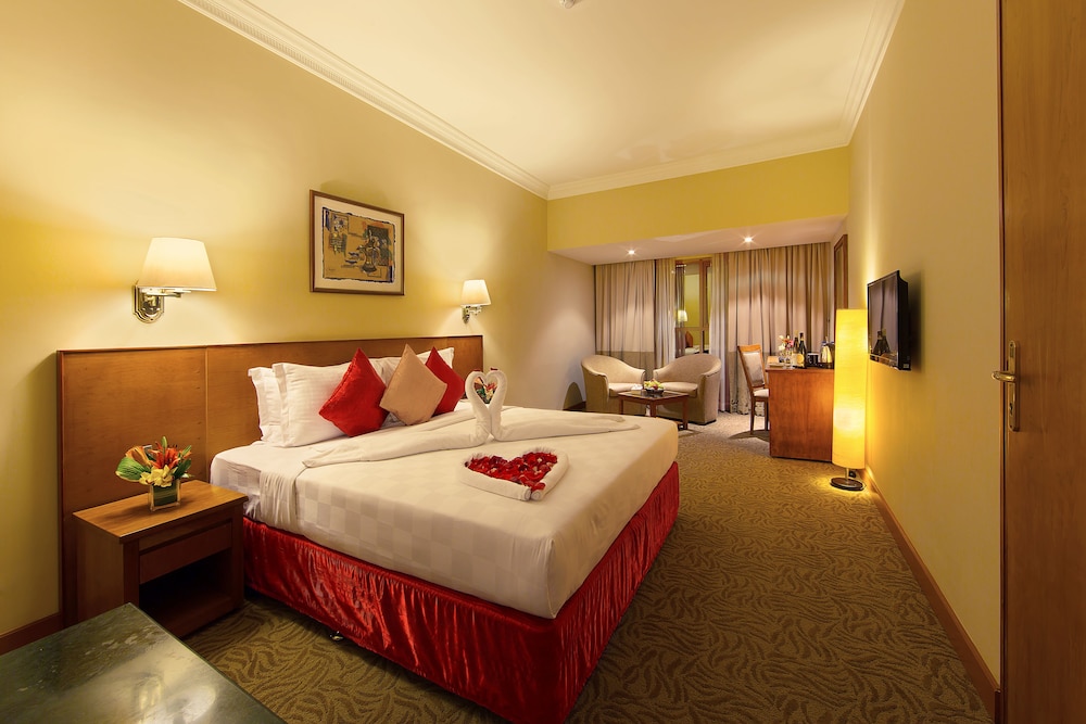 LOTUS GRAND HOTEL 9/50