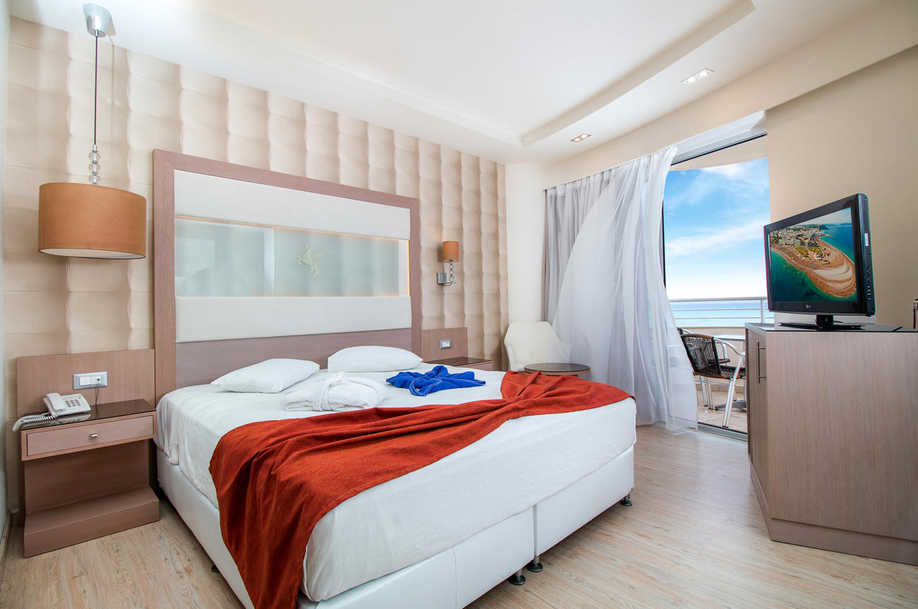 Pegasos Deluxe Beach Hotel 30/113