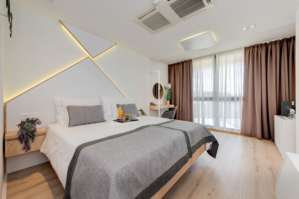 Superior, King Bed
