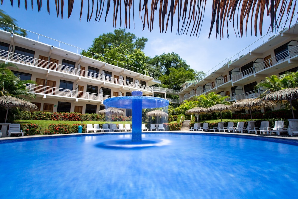 Hotel Arenas Punta Leona 8/66