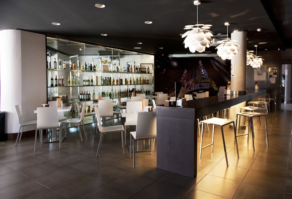 Hotel Tach Madrid Airport 39/59