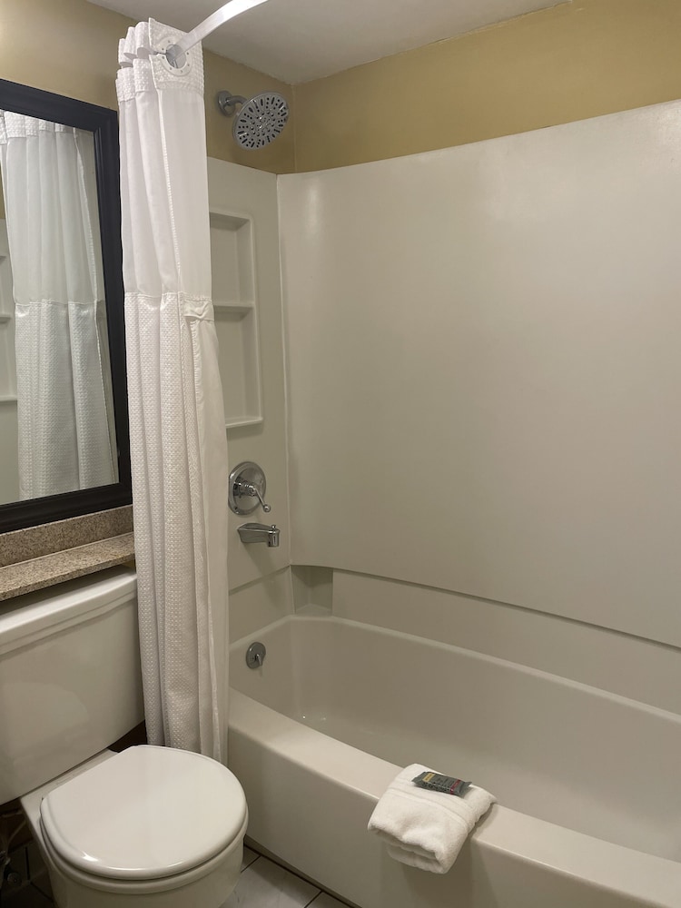SureStay Plus by Best Western Woodbury Inn 17/35