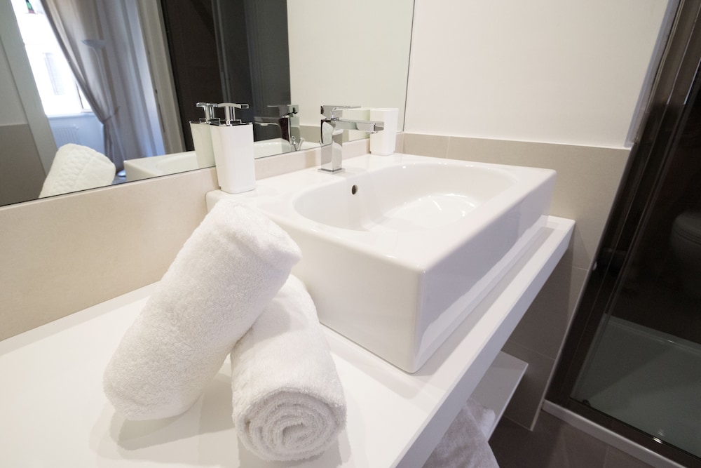 Vantaggio Suites & Apartments 34/39