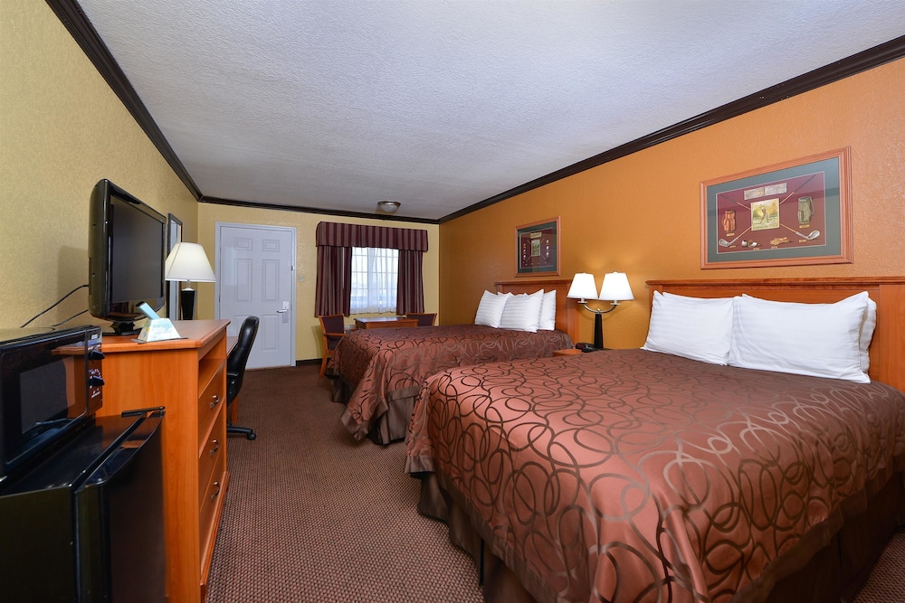 Xecutive Inn and Suites 15/37