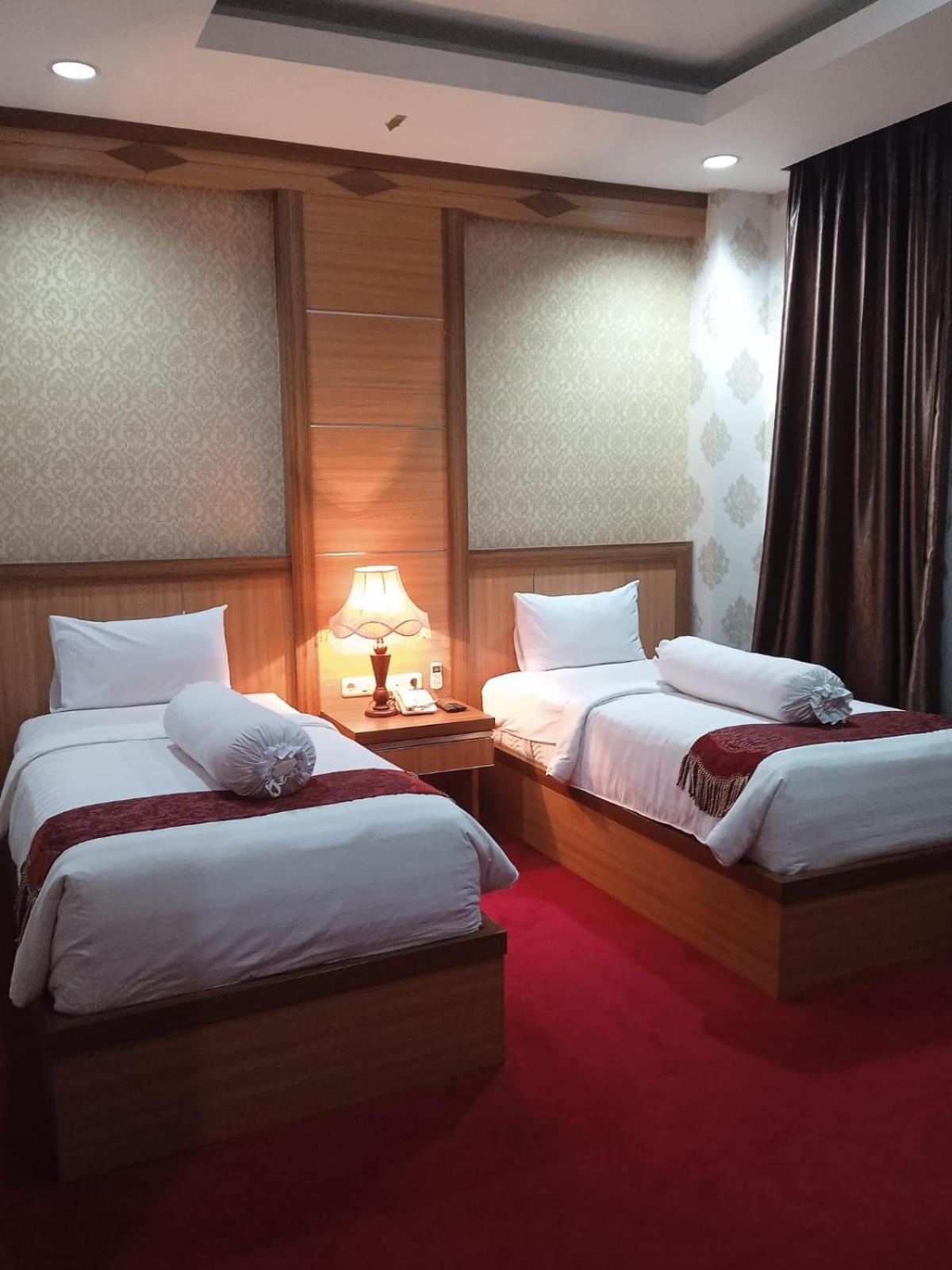 Grand Buana Lestari Hotel 5/35