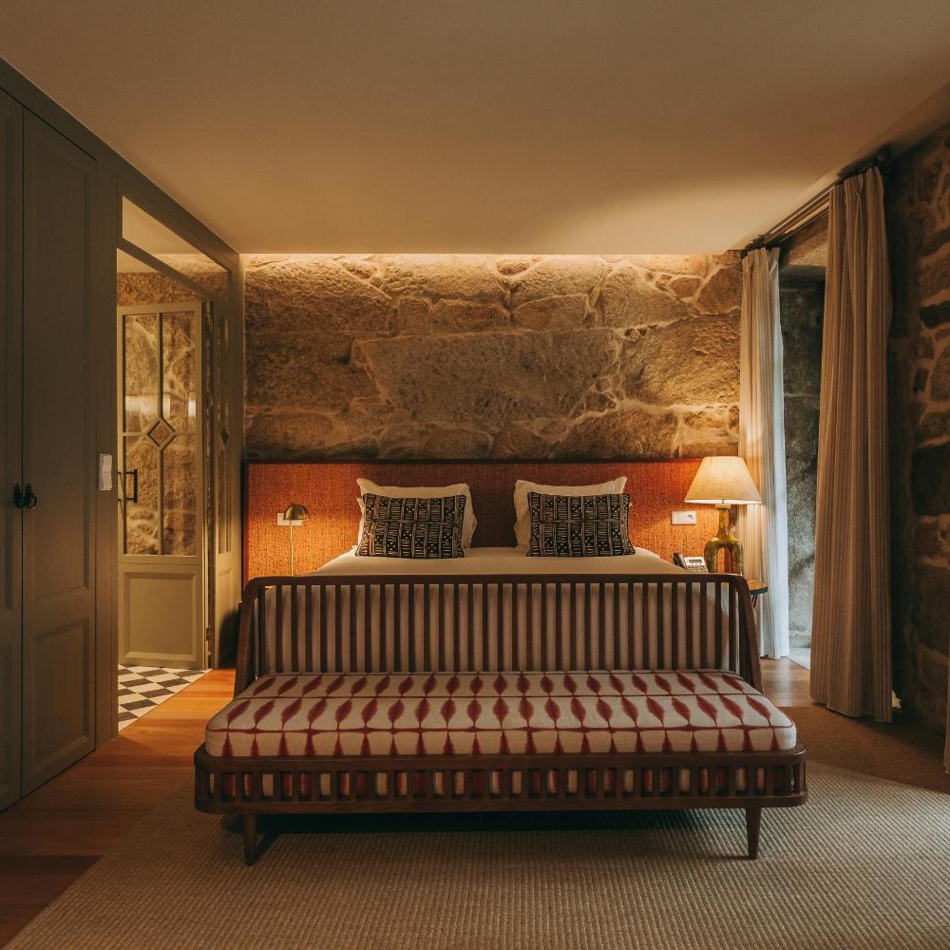 Classic, King Bed