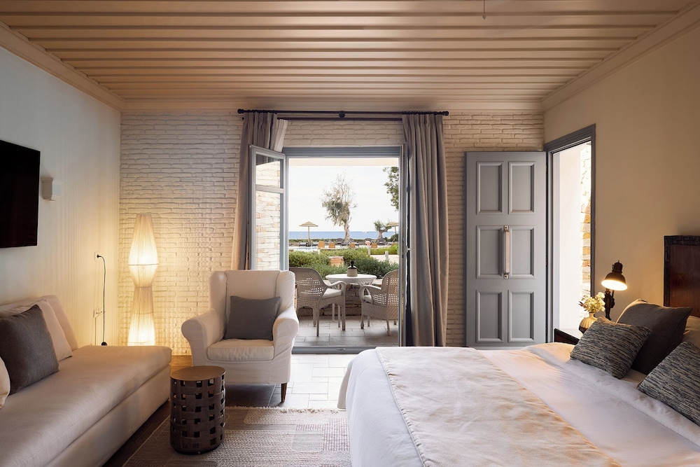 Porto Kea Suites 10/70