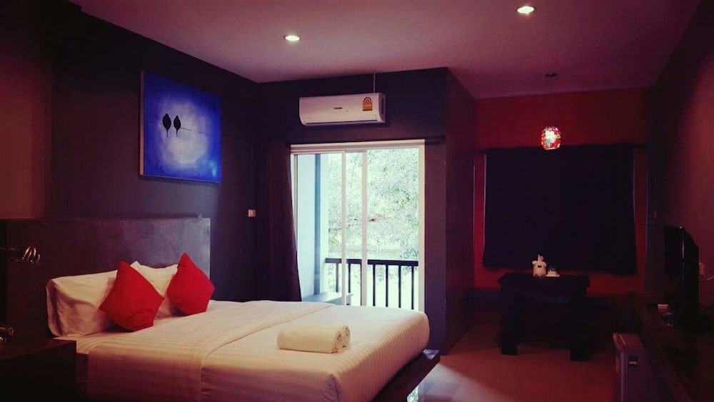 Ploenjai Hotel Ranong 36/48