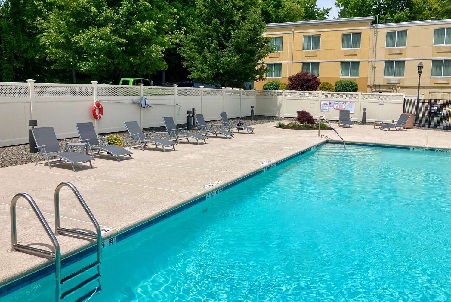La Quinta Inn & Suites by Wyndham Danbury 52/58