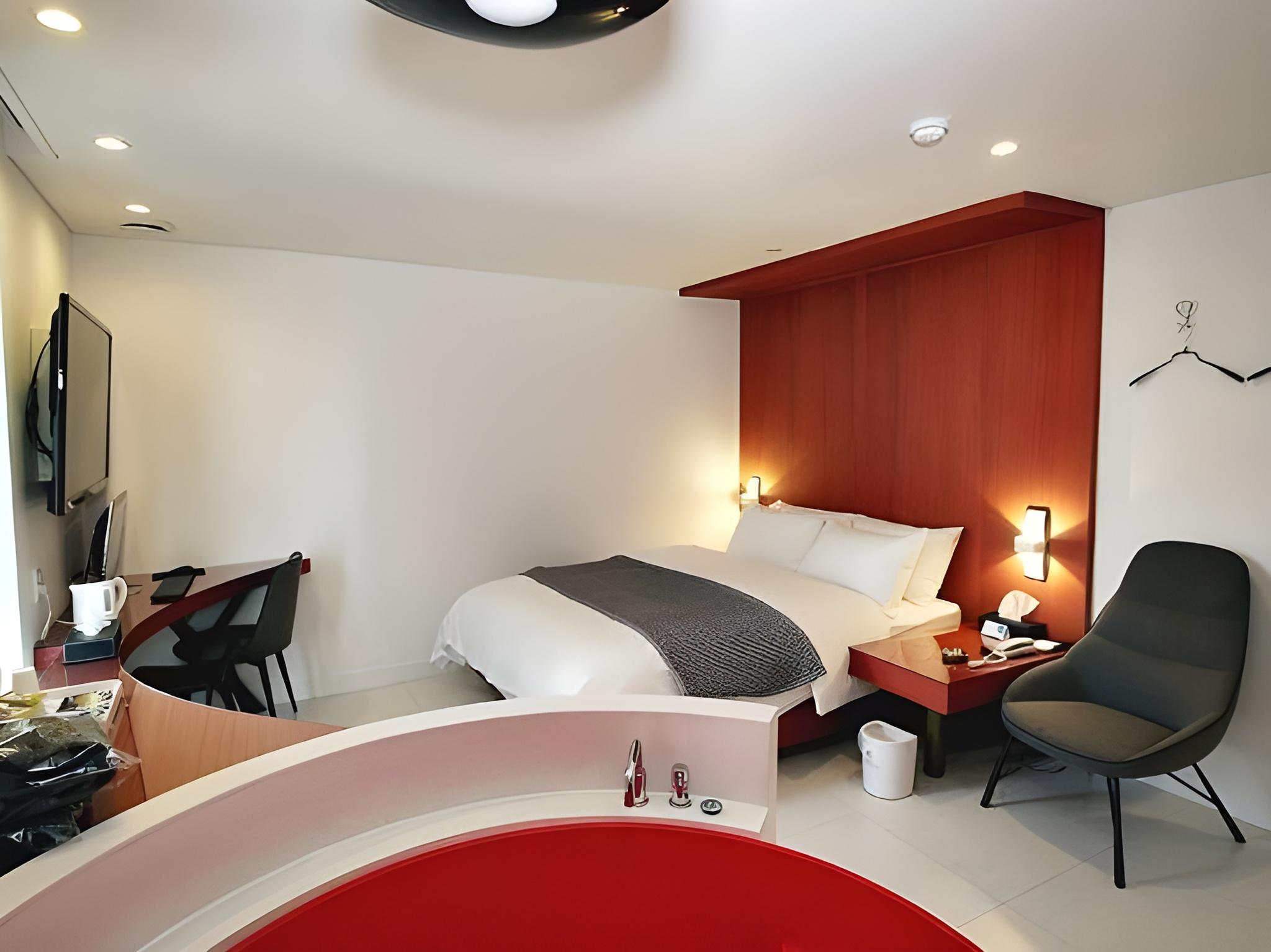 Suite, King Bed