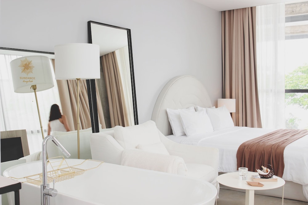 Sunkis, Petite, King Bed
