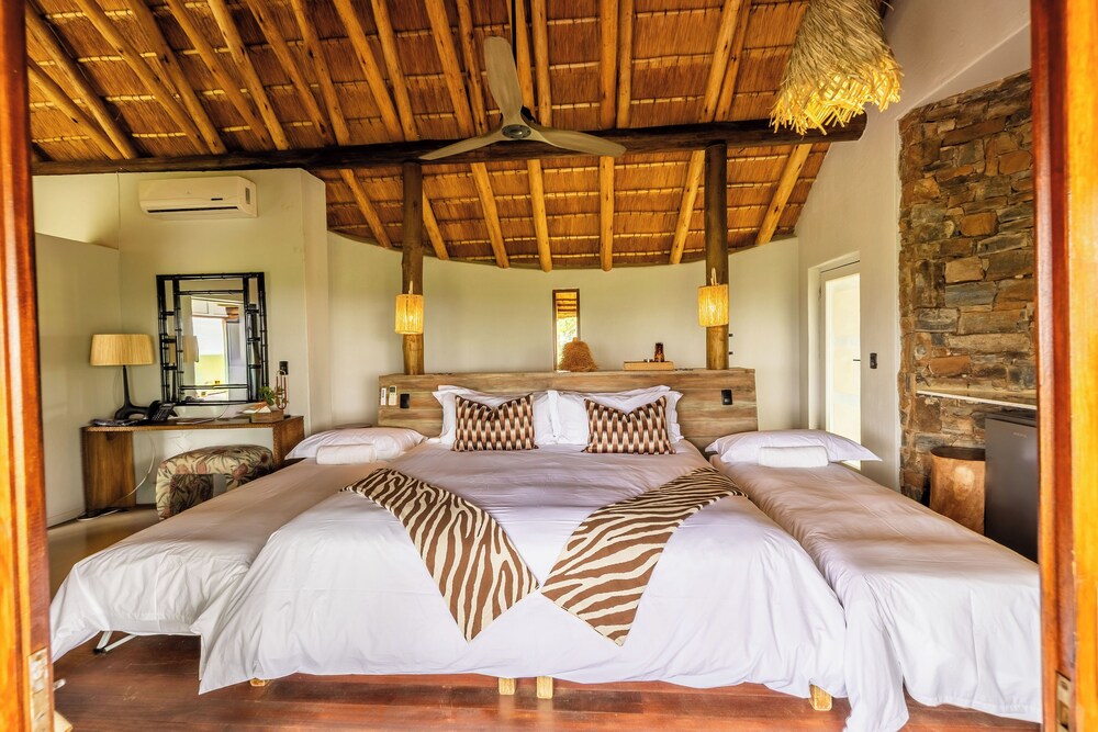 Buffalo Ridge Safari Lodge 14/50
