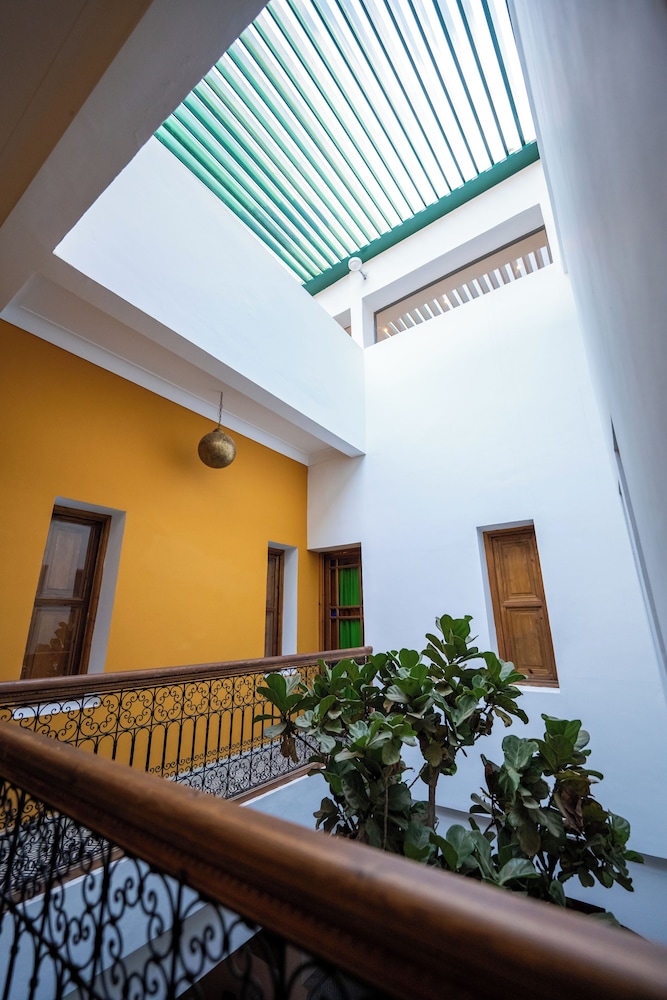 Riad Les Yeux Bleus 2/75