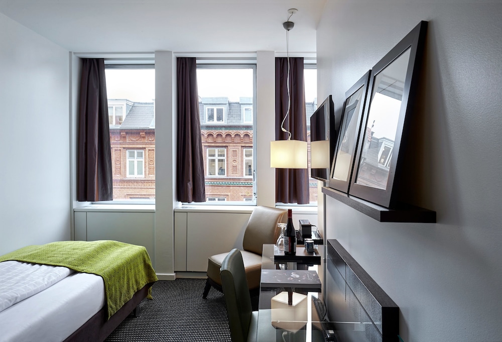 Square Hotel 35/43