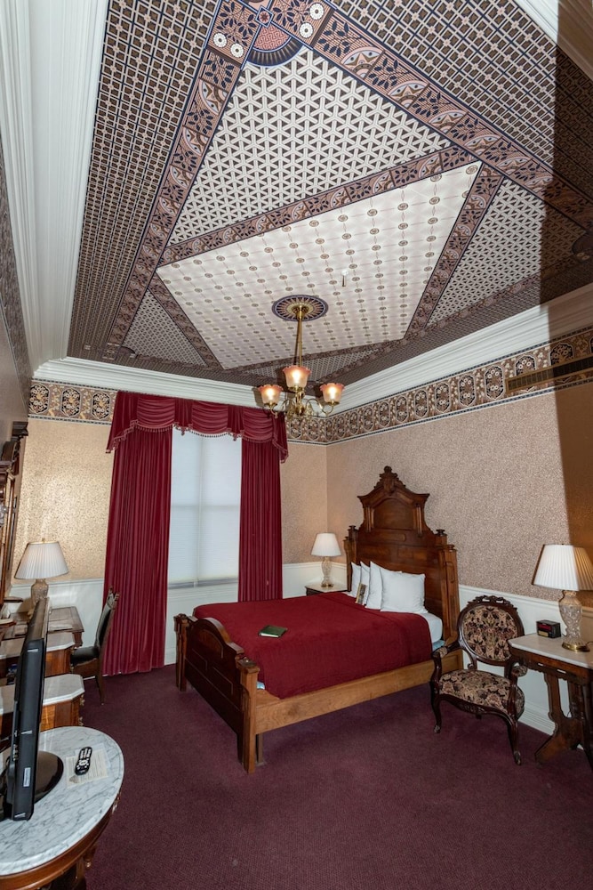 HISTORIC STRATER HOTEL 43/68