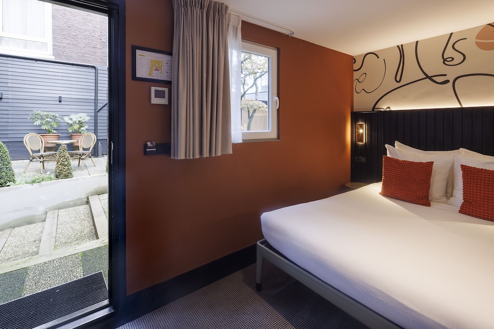 GARDEN, DOUBLE BED