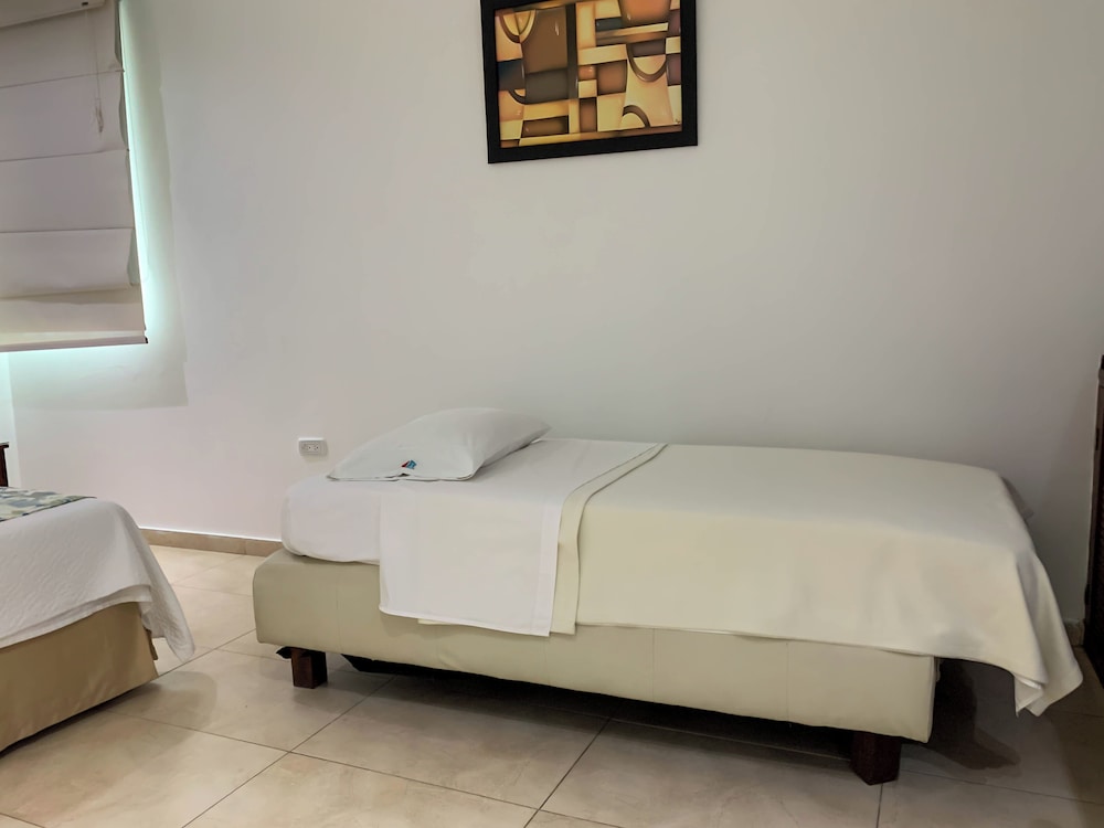 Coral Reef Hotel 23/58