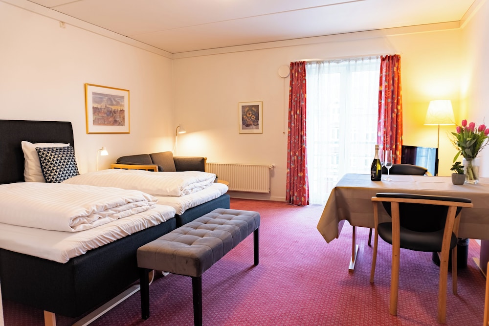 Deluxe, Queen Bed, Sauna
