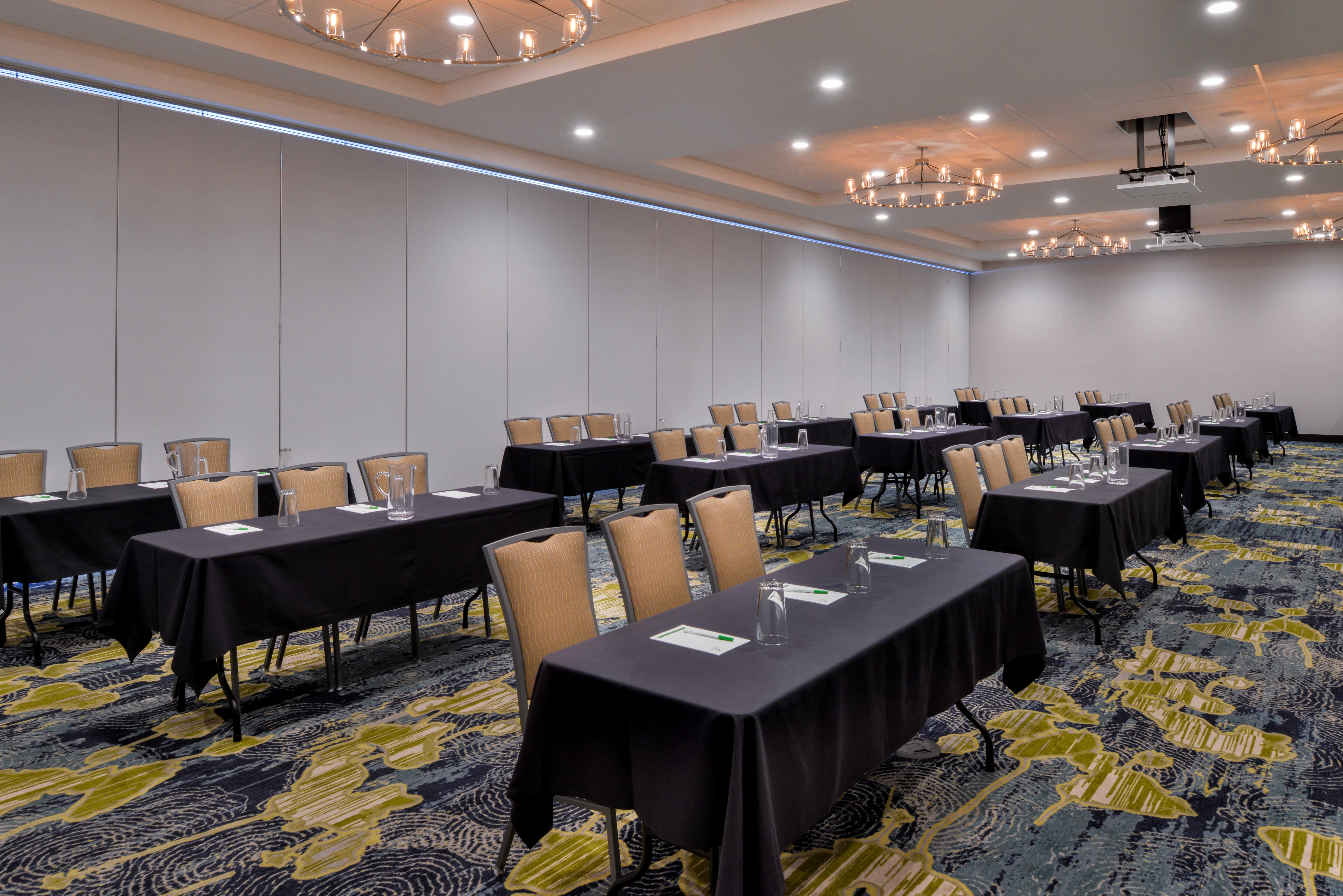 Holiday Inn Hotel Suites Farmington Hills Detroit Nw 41/50